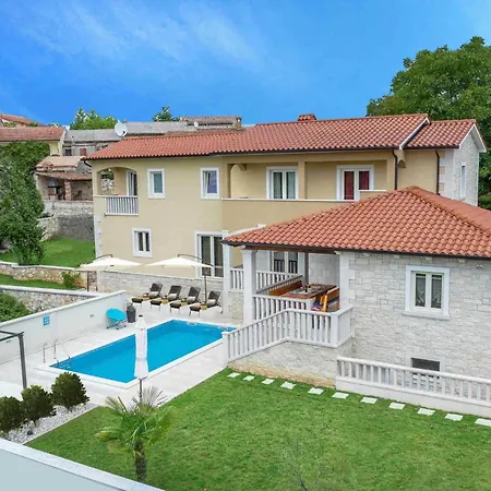 Private Mit Panoramablick By Interhome Vikendica