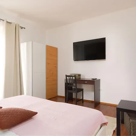 Private Mit Panoramablick By Interhome بيت للعطل Tinjan