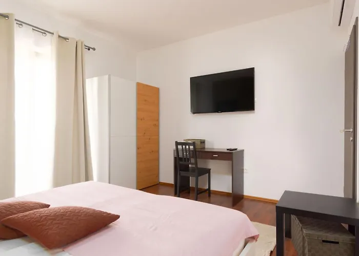 Private Mit Panoramablick By Interhome Tatil Evi Tinjan