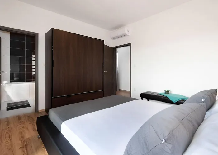 Private Mit Panoramablick By Interhome Vikendica